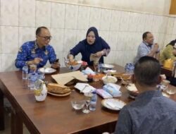 Cicipi Ikan Bakar Segar di TPI Lappa, Pj Gubernur Sulsel Puji Kuliner Laut Sinjai